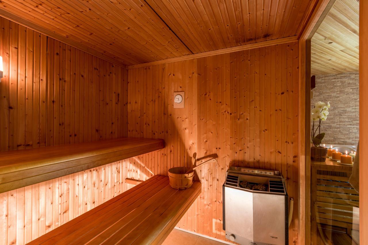 Sauna - Jacuzzi - 100% Prive - L'Estantada Linxe エクステリア 写真